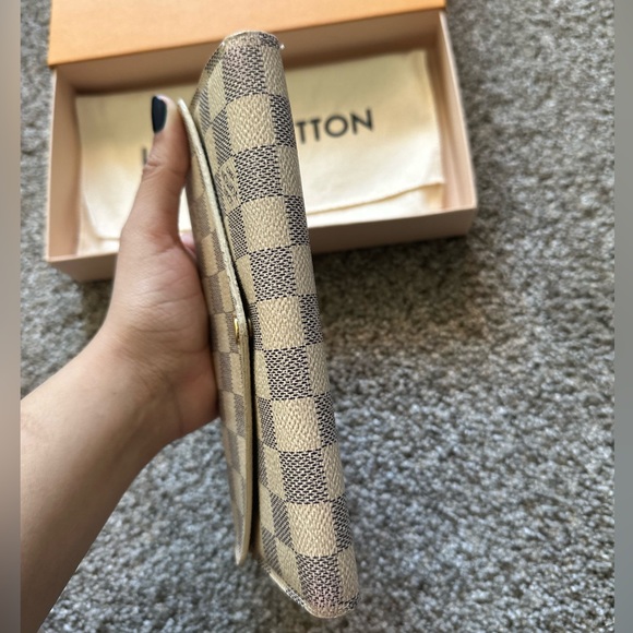 Louis Vuitton Sarah Wallet - Picture 12 of 16